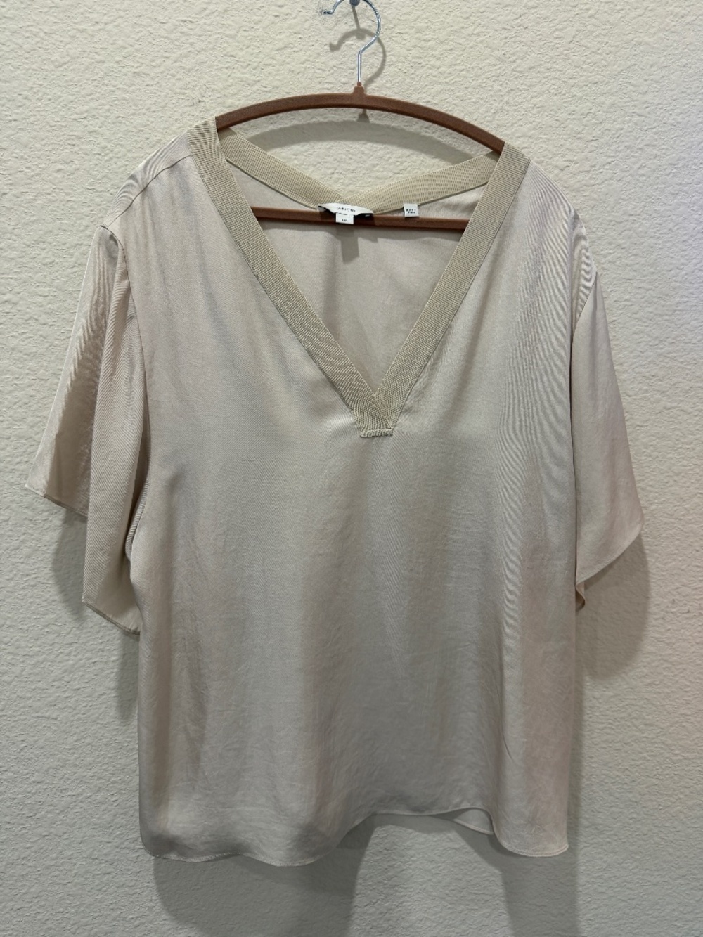 Ladies Vince beige V-neck top -Like New Oversized Large